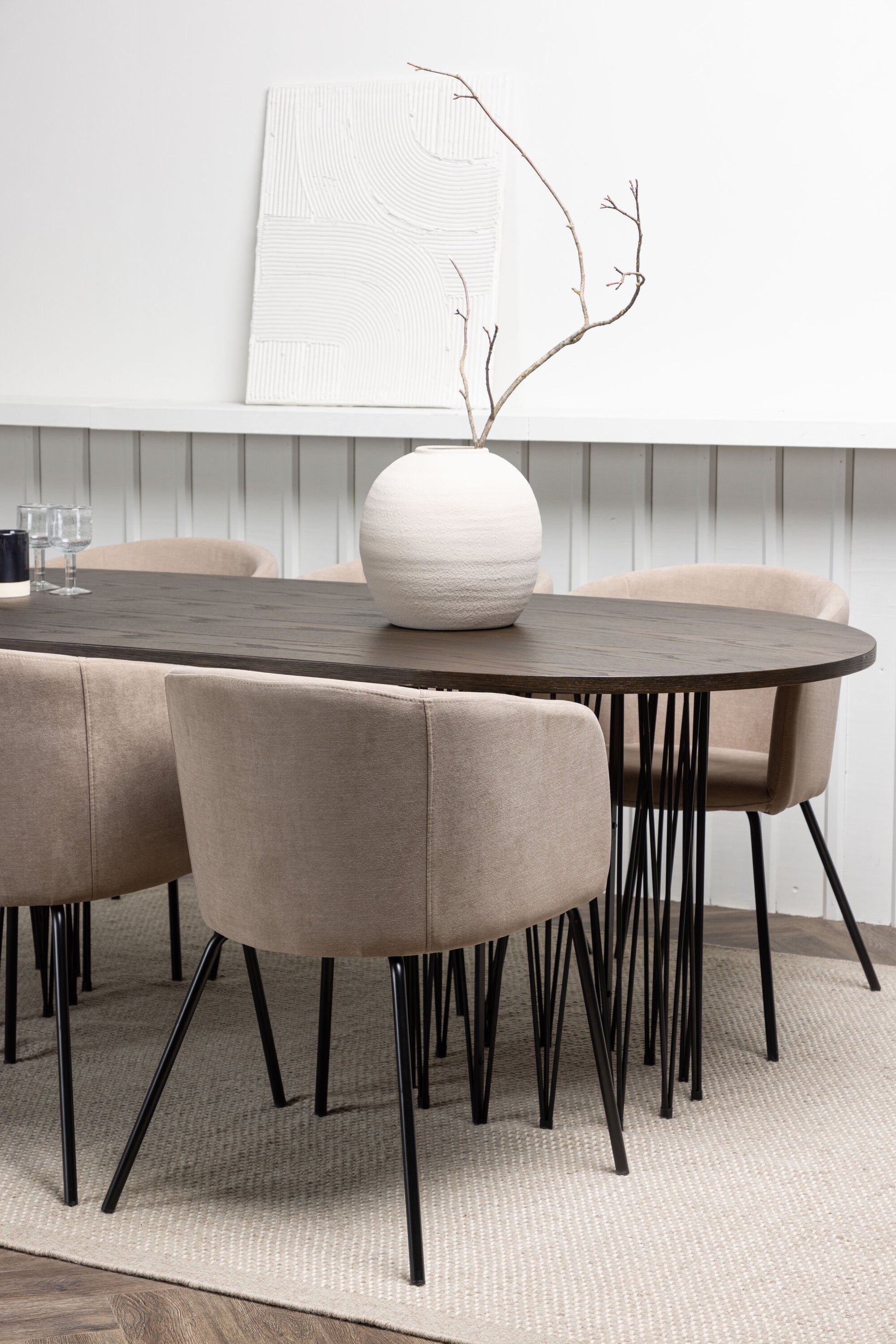 Stone Matbord med Berit Stolarna Matgrupp