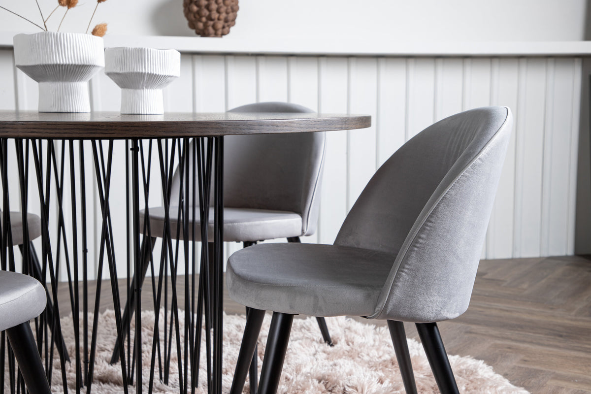Stone Matbord med Velvet Stolarna – Bord: ⌀120 Stol: 57x76,5x50