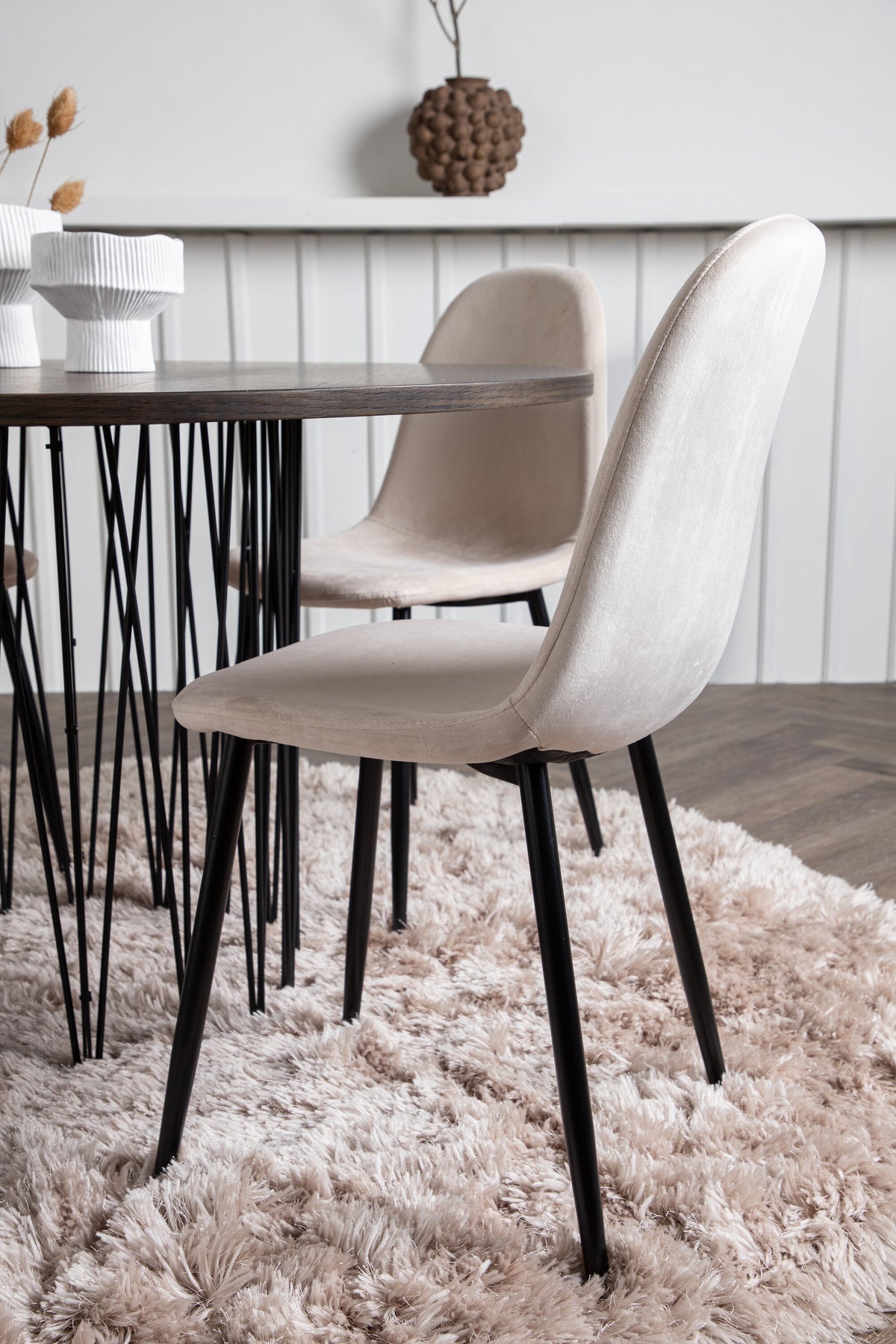 Stone Matbord med Polar Stolarna – Bord: ⌀120 Stol: 53,3x88x44