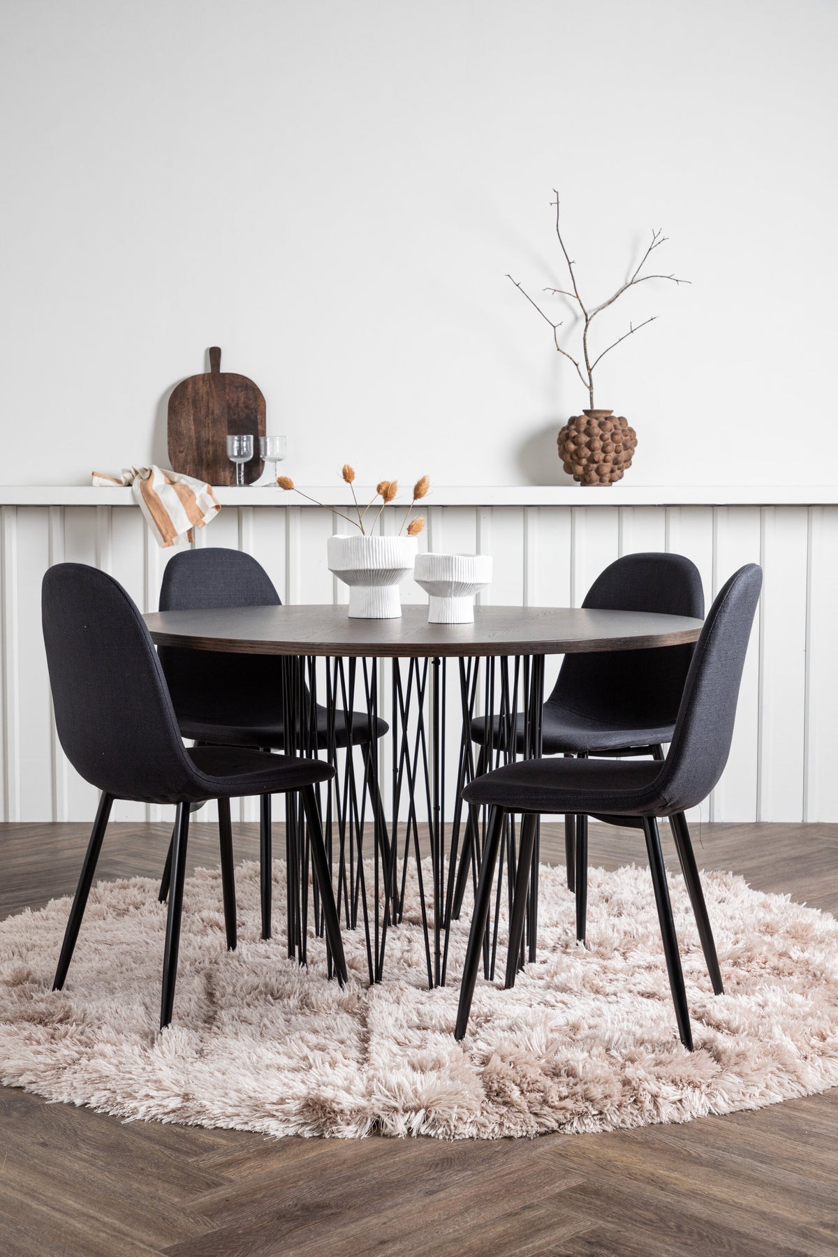 Stone Matbord med Polar Stolarna – Bord: ⌀120 Stol: 53x87x44