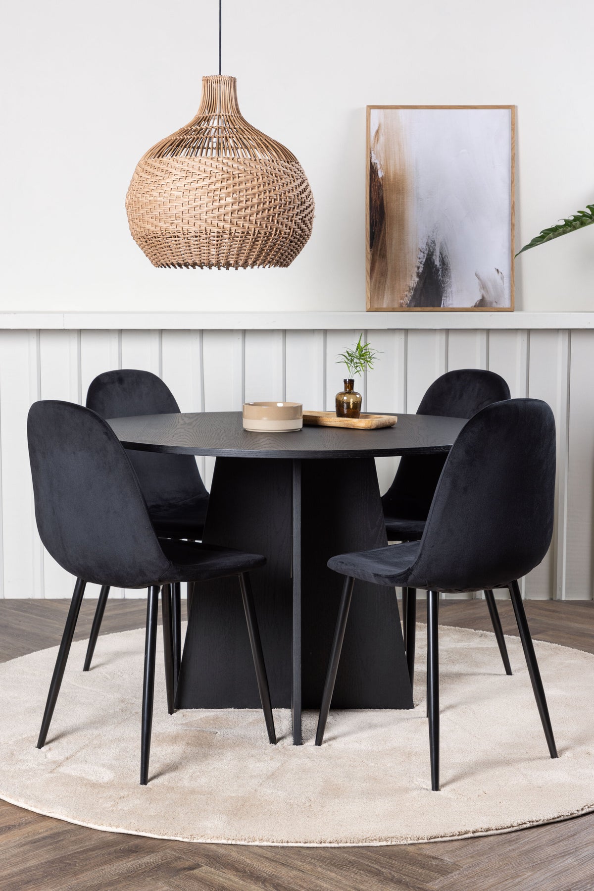 Bootcut Matbord med Polar Stolarna – Bord: ⌀110 Stol: 53,3x88x42,5