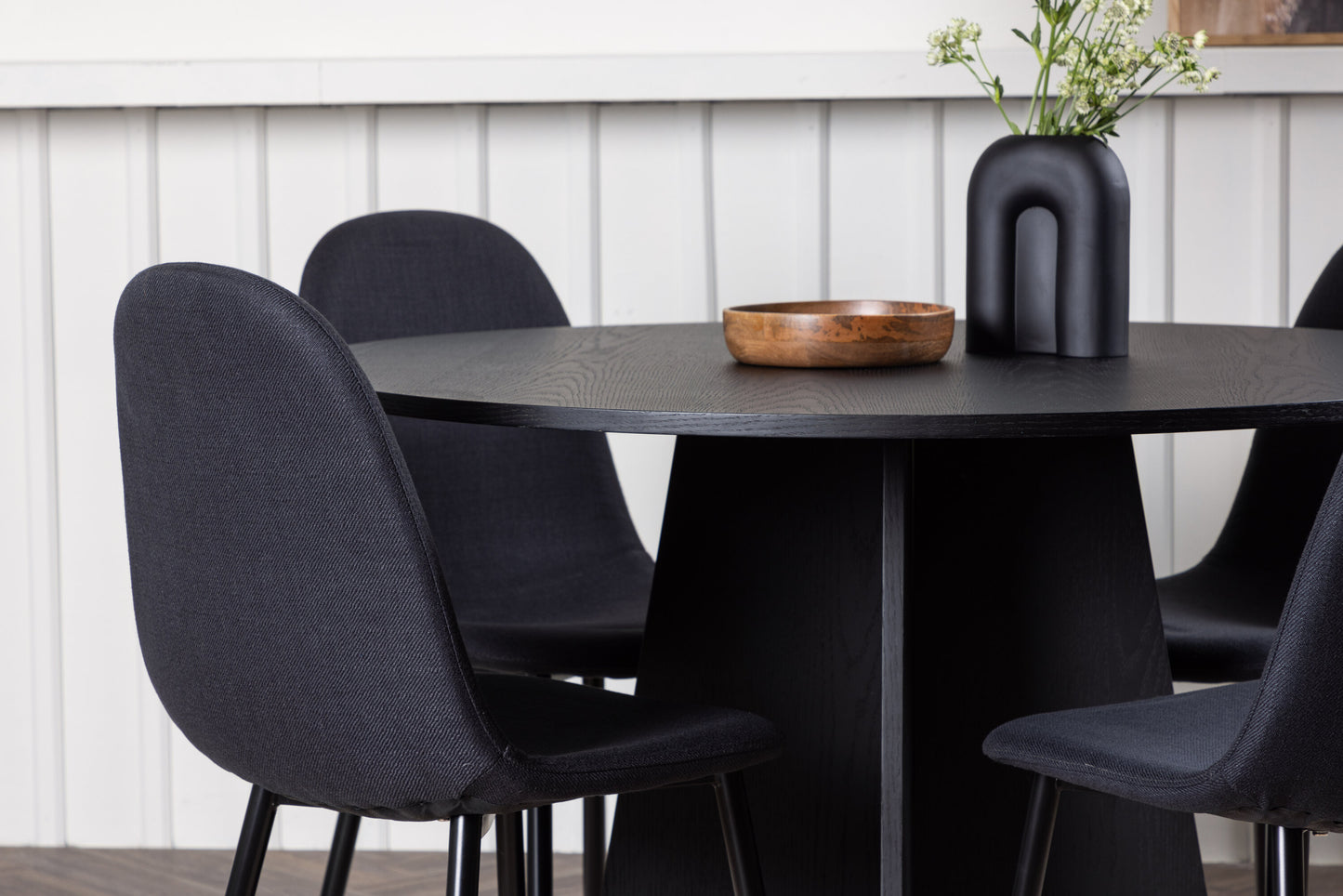 Bootcut Matbord med Polar Stolarna – Bord: ⌀110 Stol: 53x87x44
