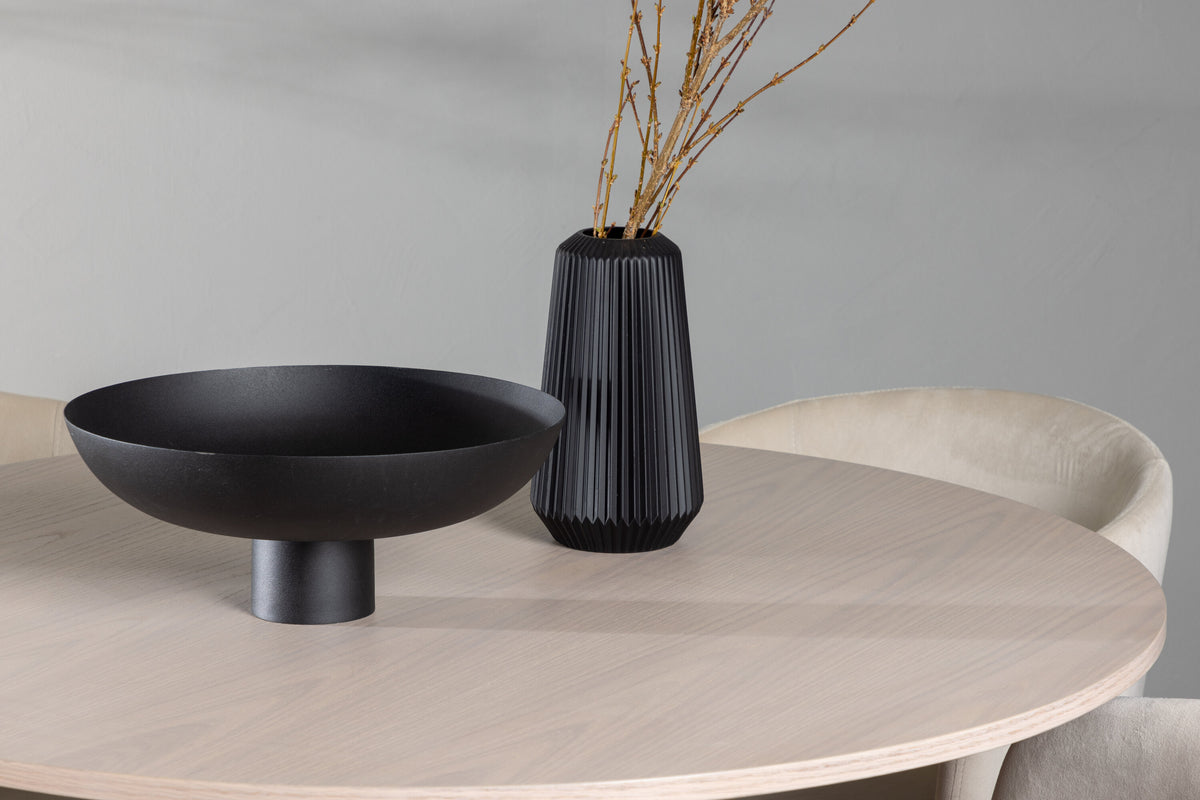 Olivia Matbord med Berit Stolarna – Bord: ⌀110 Stol: 55x78x55