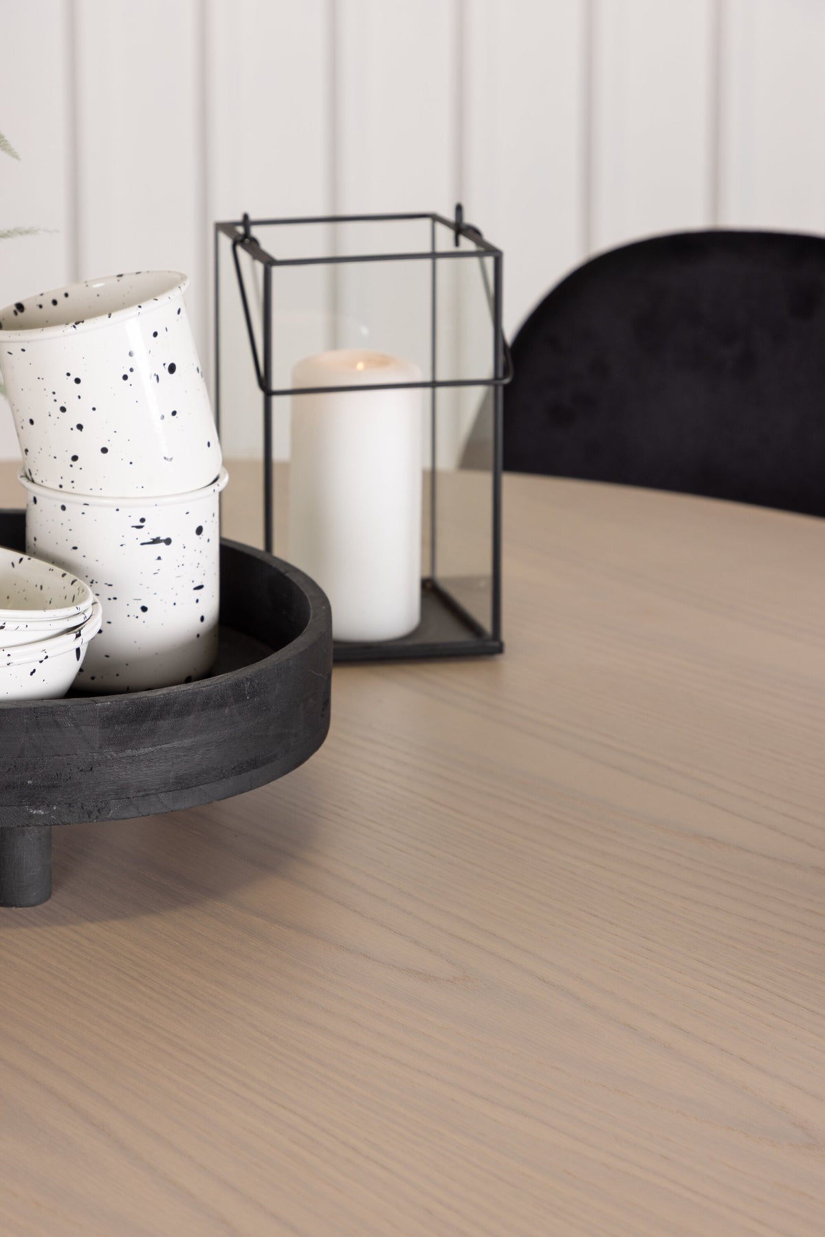 Olivia Matbord med Polar Stolarna – Bord: ⌀110 Stol: 53,3x88x42,5