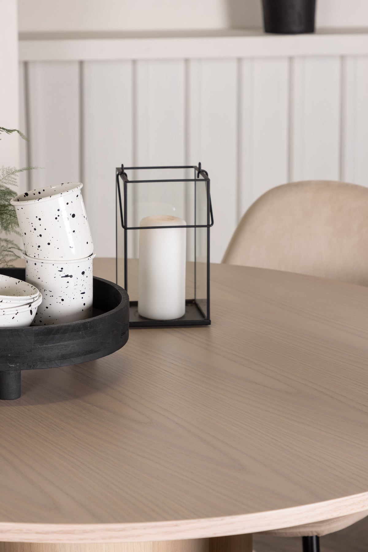 Olivia Matbord med Polar Stolarna – Bord: ⌀110 Stol: 53,3x88x42,5
