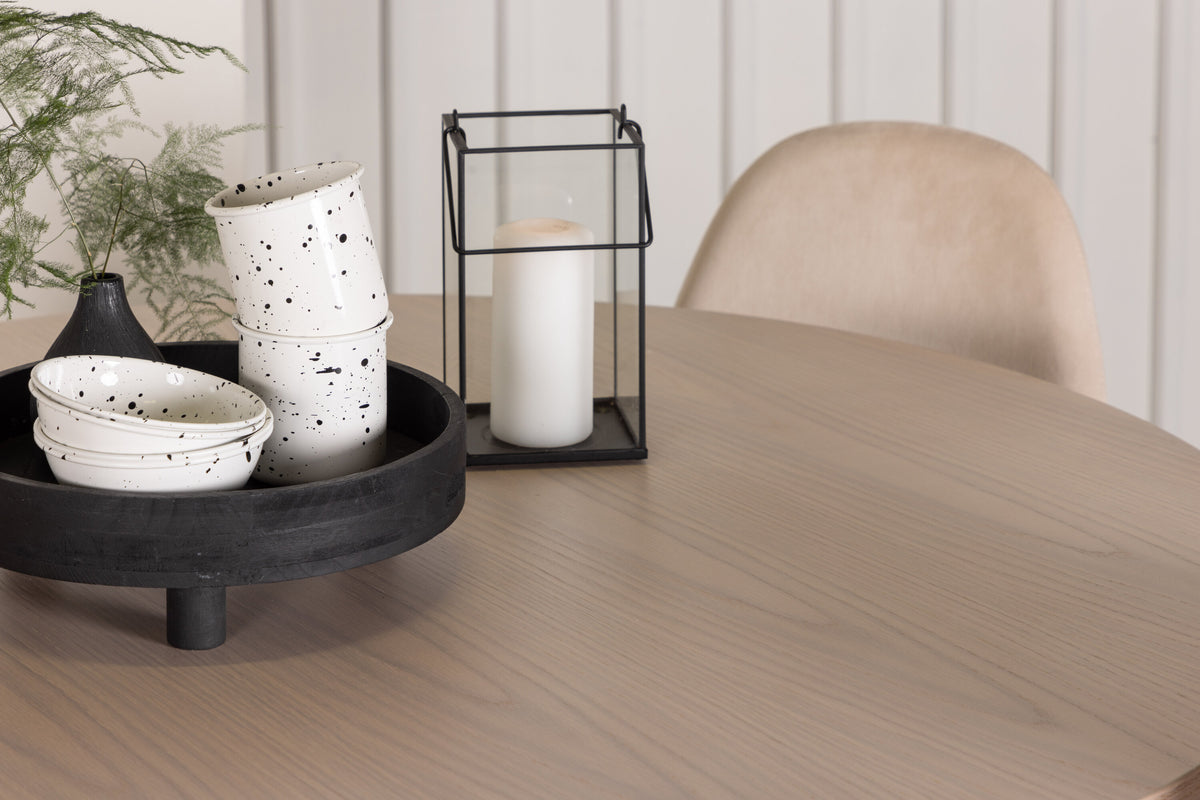 Olivia Matbord med Polar Stolarna – Bord: ⌀110 Stol: 53,3x88x42,5