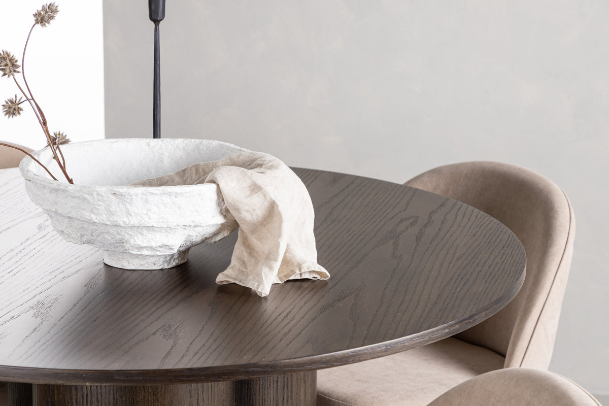 Olivia Matbord med Velvet Stolarna – Bord: ⌀110 Stol: 57x76,5x50