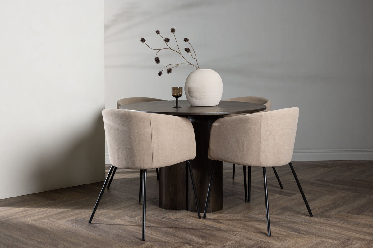 Olivia Matbord med Berit Stolarna – Bord: ⌀110 Stol: 55x78x55