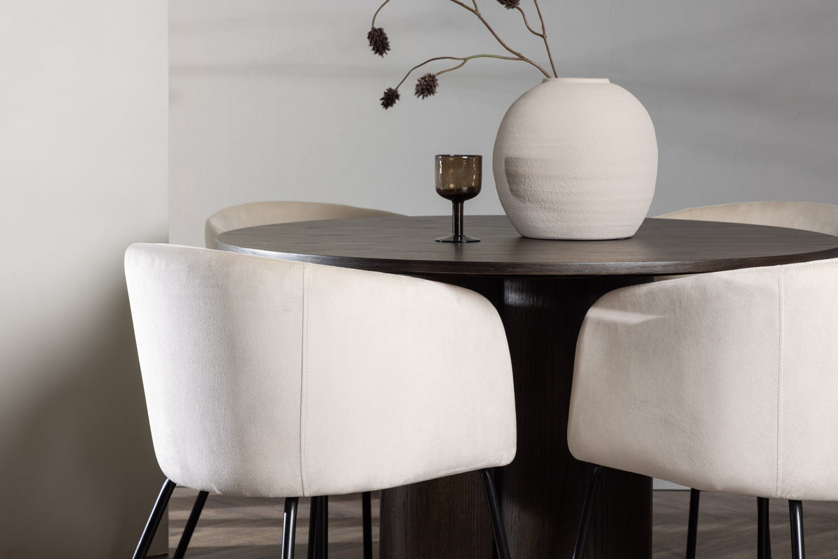 Olivia Matbord med Berit Stolarna – Bord: ⌀110 Stol: 55x78x55