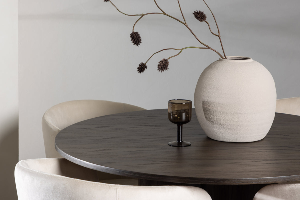 Olivia Matbord med Berit Stolarna – Bord: ⌀110 Stol: 55x78x55