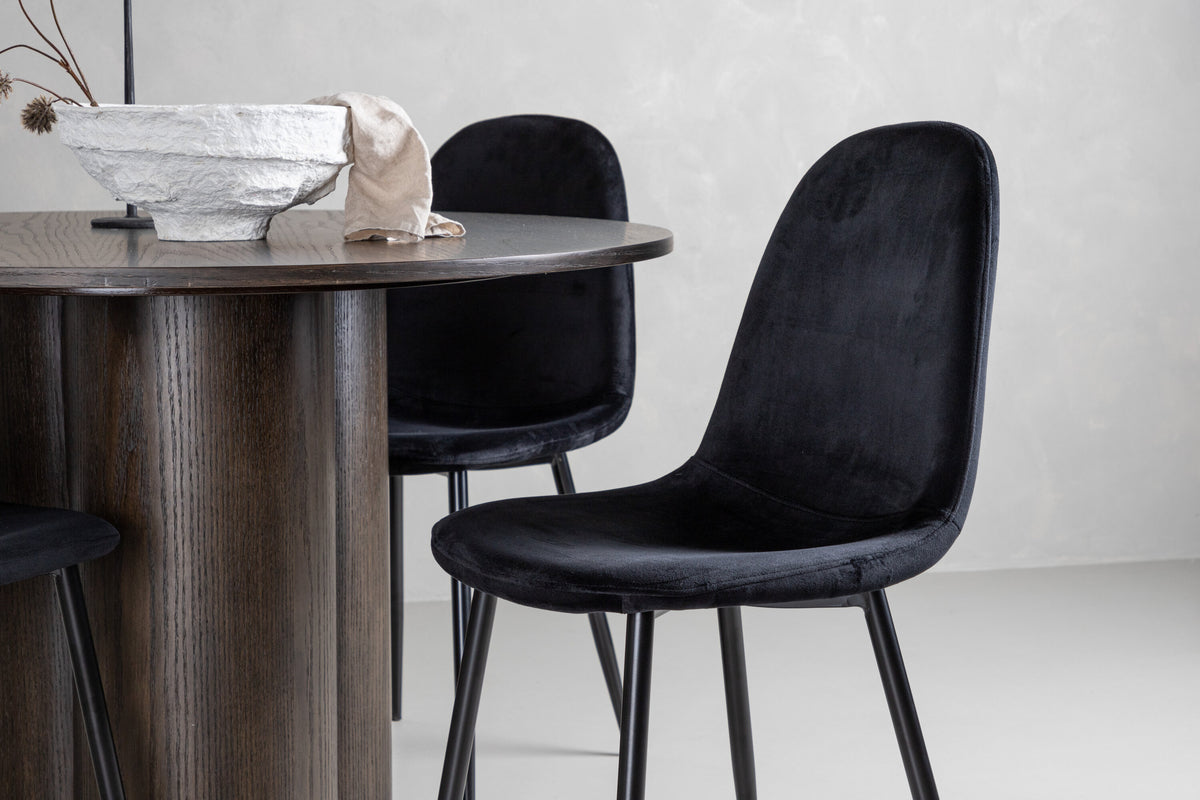 Olivia Matbord med Polar Stolarna – Bord: ⌀110 Stol: 53,3x88x44