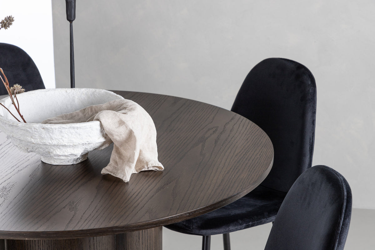 Olivia Matbord med Polar Stolarna – Bord: ⌀110 Stol: 53,3x88x44