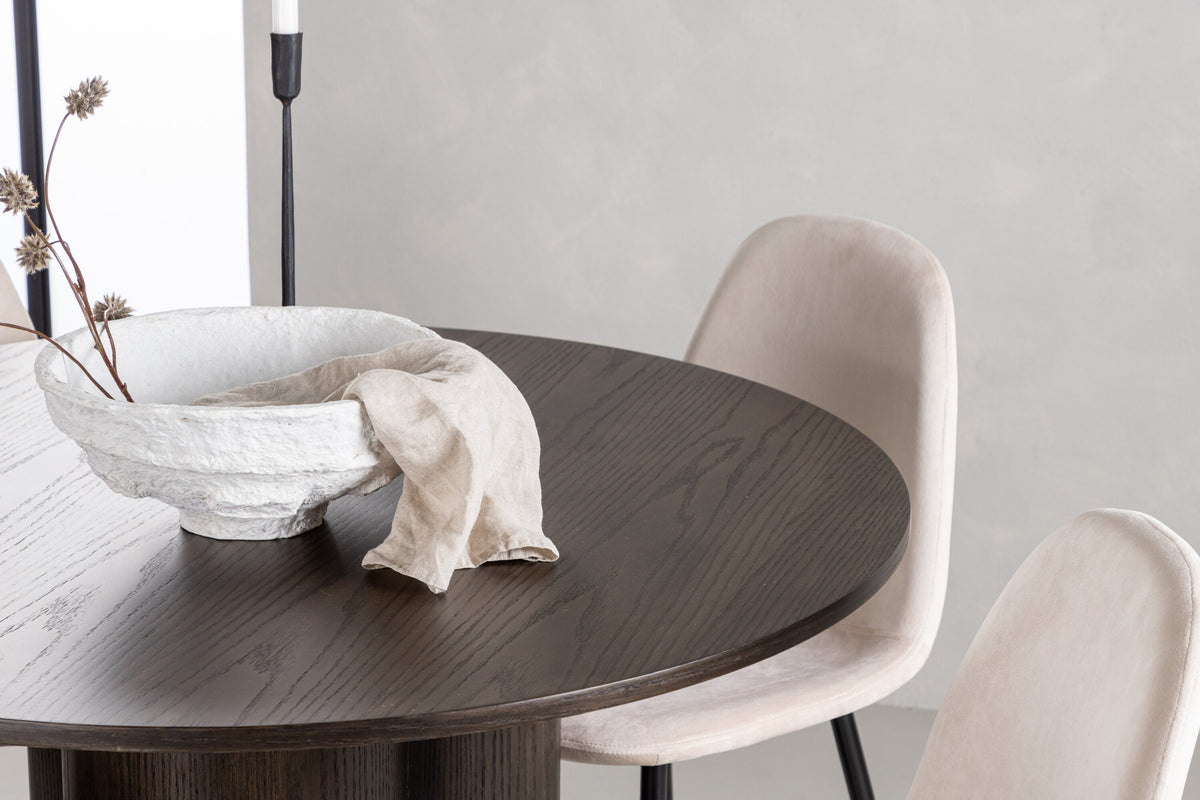 Olivia Matbord med Polar Stolarna – Bord: ⌀110 Stol: 53,3x88x44