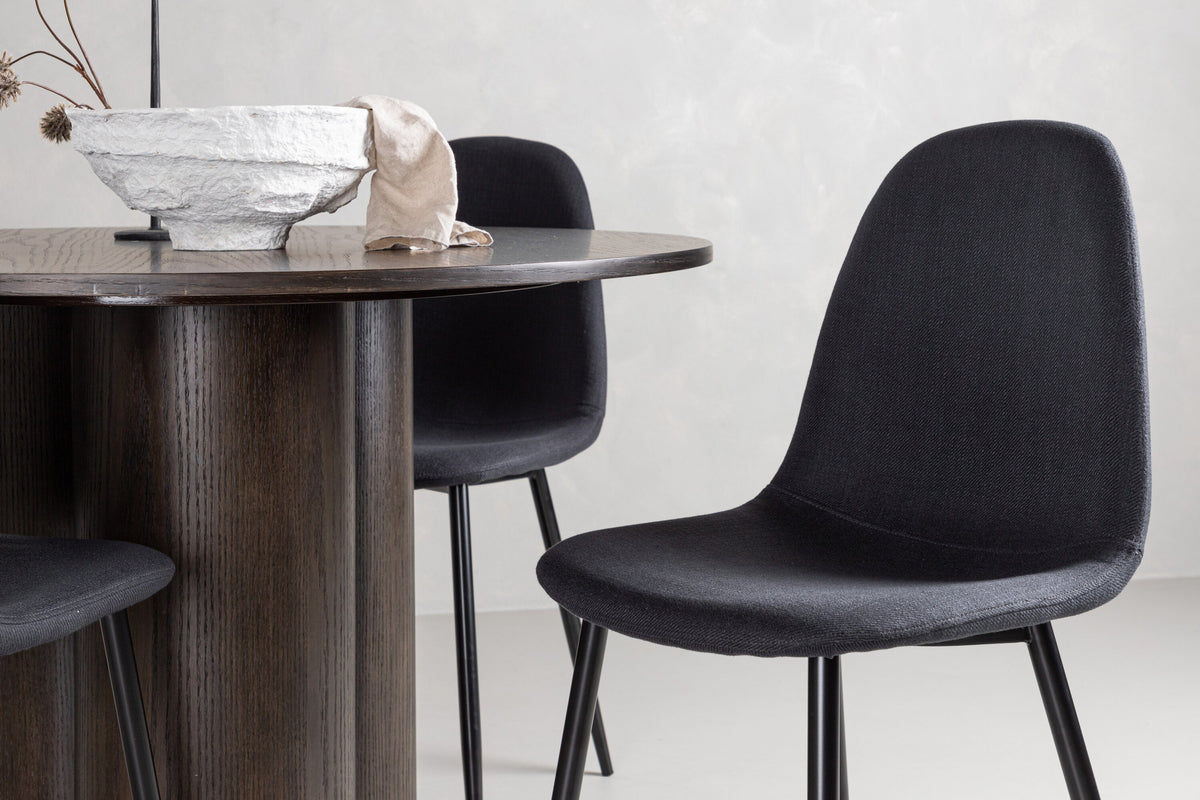 Olivia Matbord med Polar Stolarna – Bord: ⌀110 Stol: 53x87x44