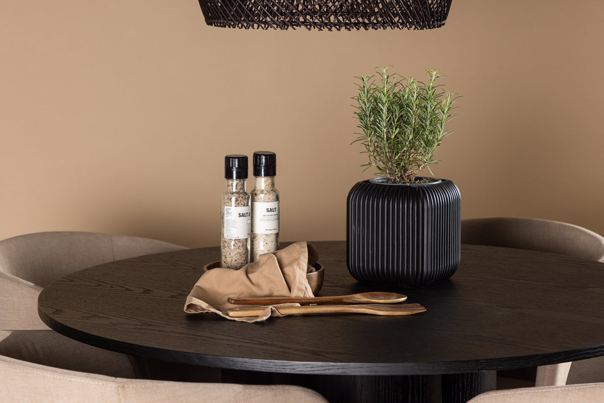Olivia Matbord med Berit Stolarna – Bord: ⌀110 Stol: 55x78x55
