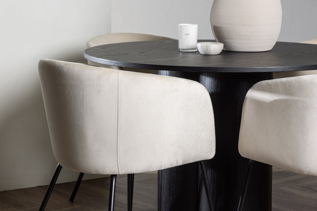 Olivia Matbord med Berit Stolarna – Bord: ⌀110 Stol: 55x78x55
