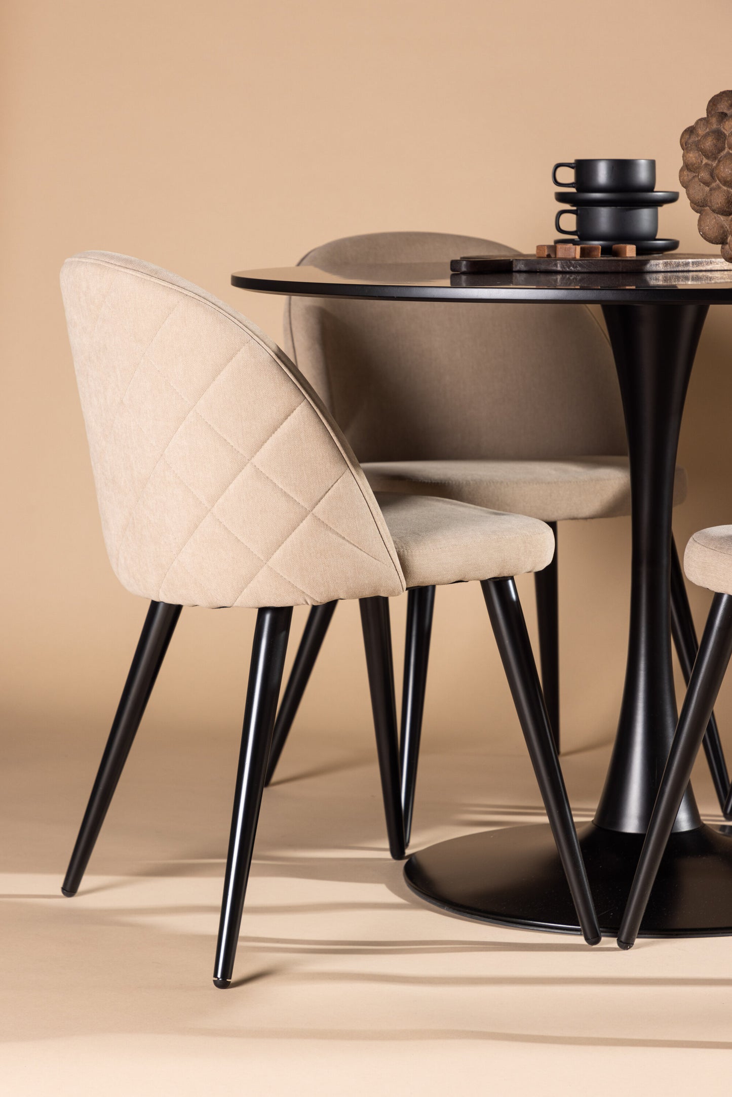 Glade Matbord med Velvet Stolarna Matgrupp