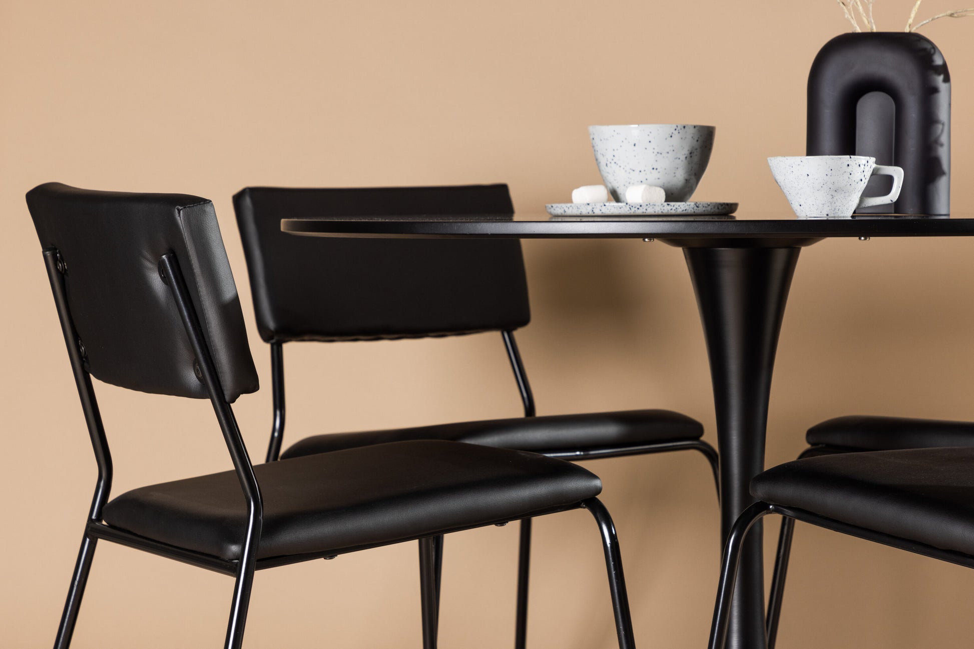 Glade Matbord med Kenth Stolarna Matgrupp