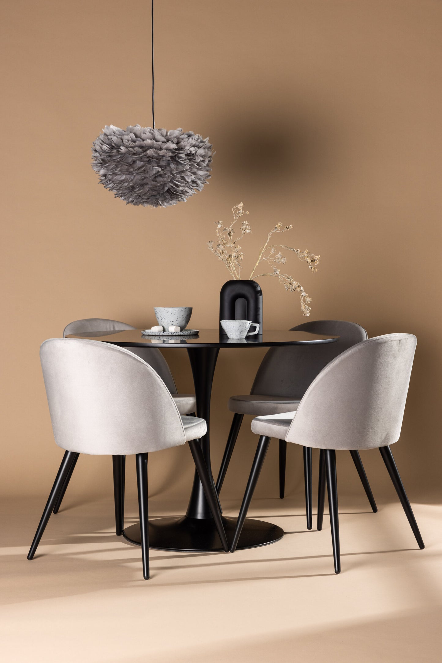 Glade Matbord med Velvet Stolarna Matgrupp