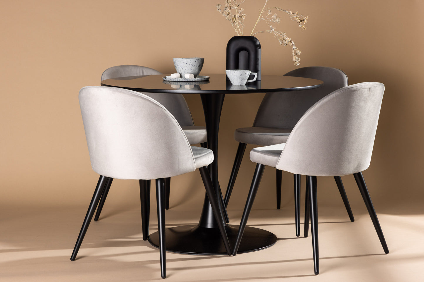 Glade Matbord med Velvet Stolarna Matgrupp