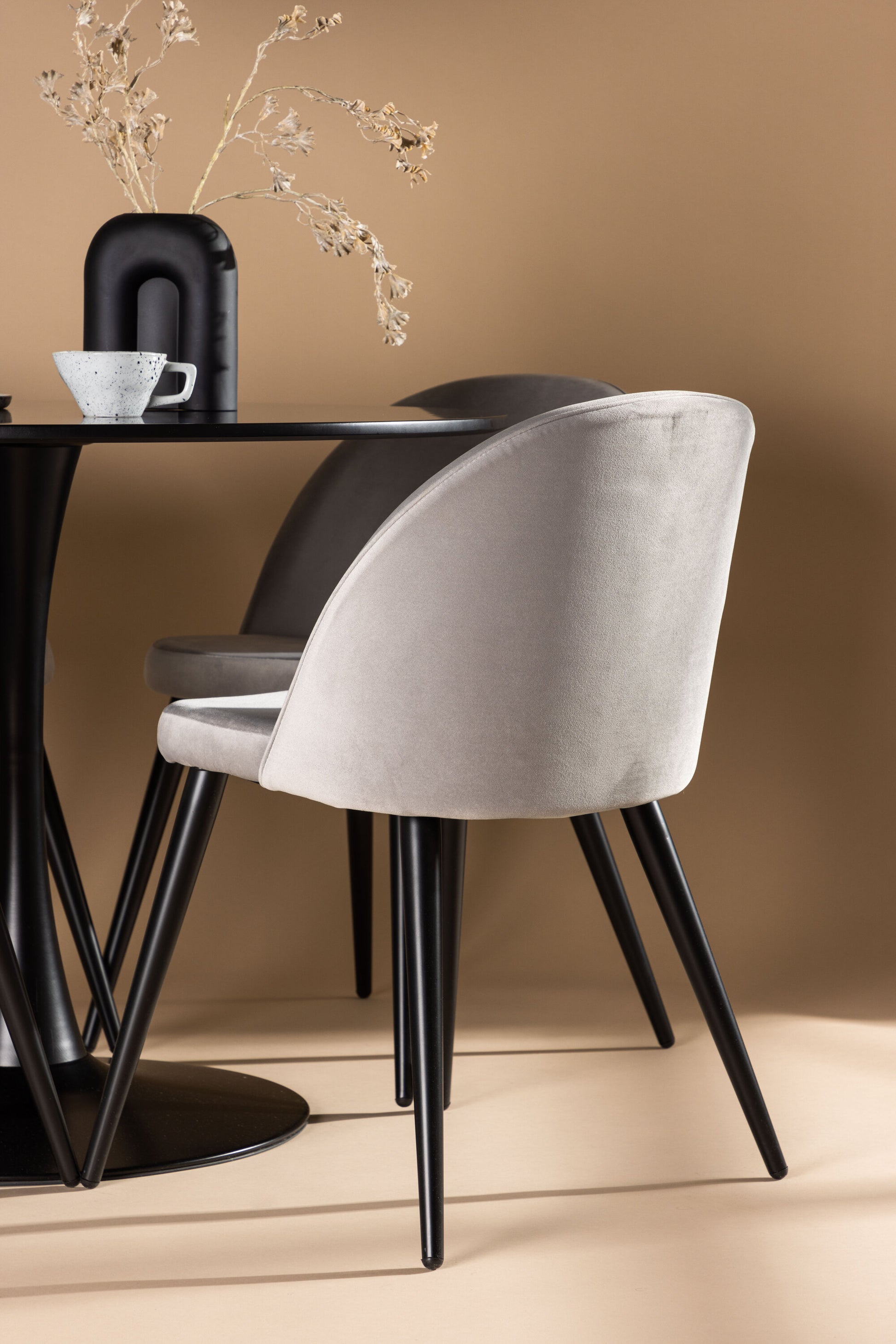 Glade Matbord med Velvet Stolarna Matgrupp