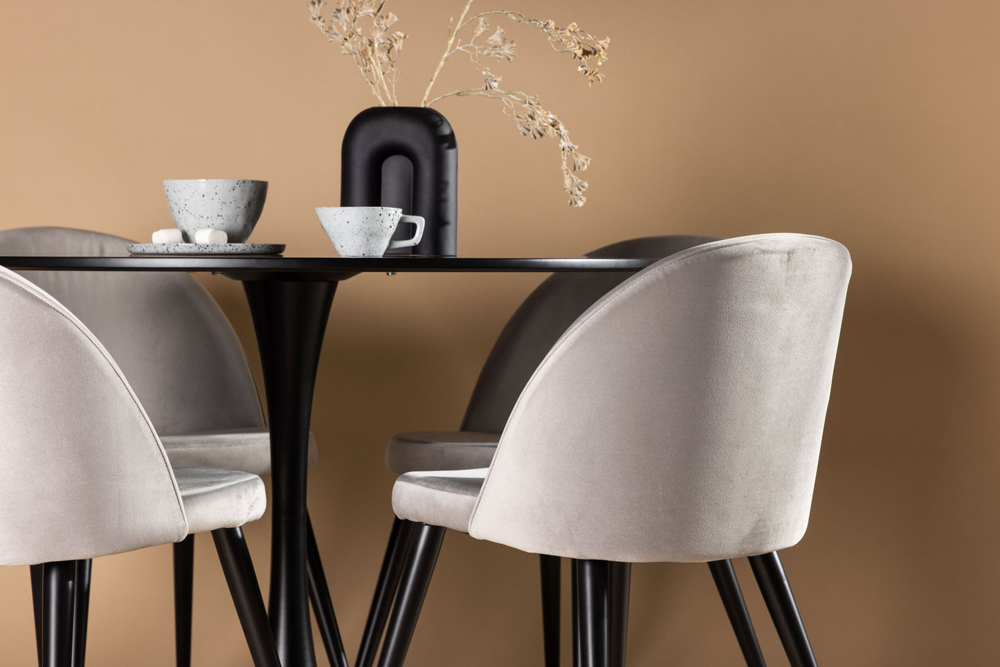Glade Matbord med Velvet Stolarna Matgrupp