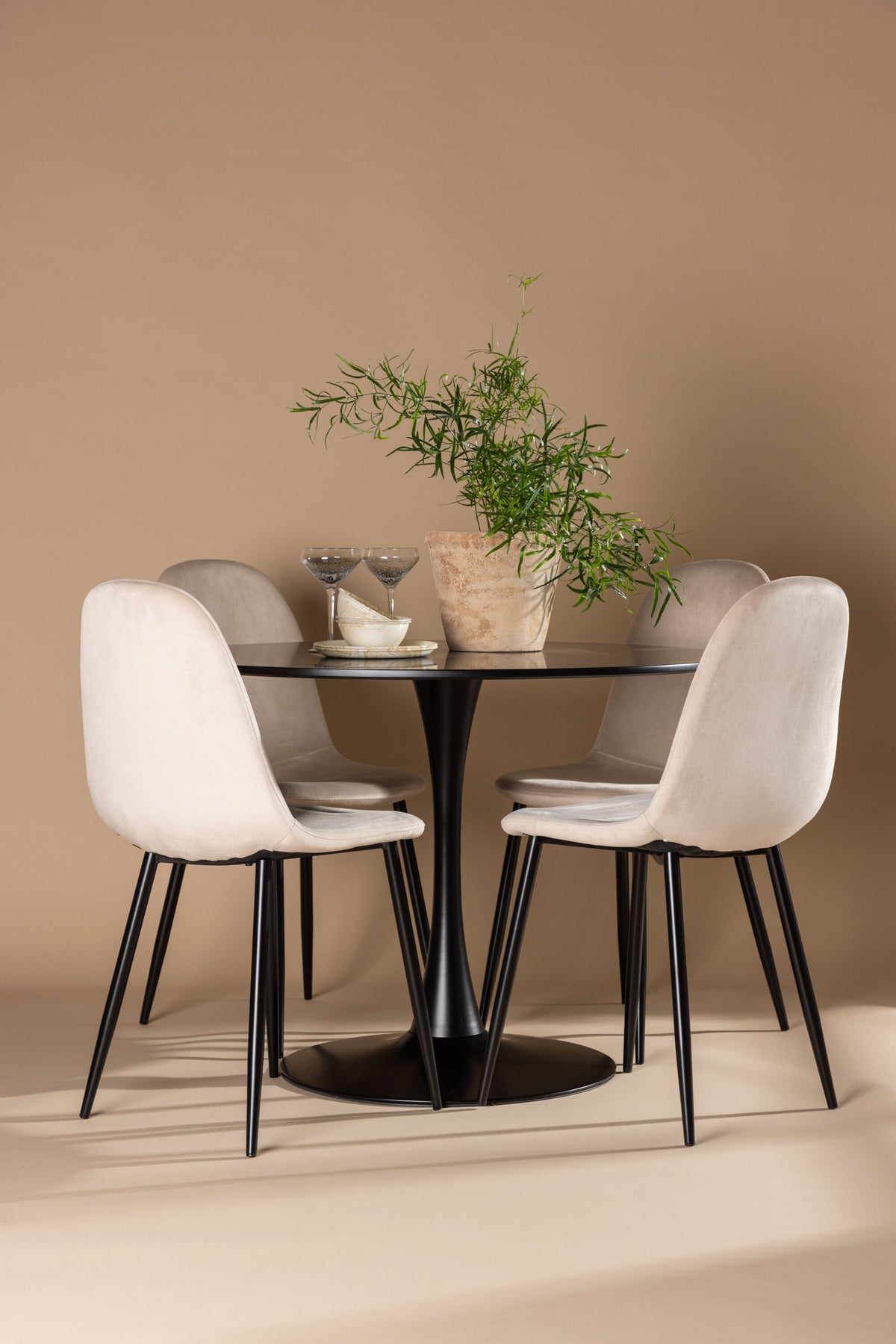 Glade Matbord med Polar Stolarna – Bord: ⌀100 Stol: 53,3x88x42,5