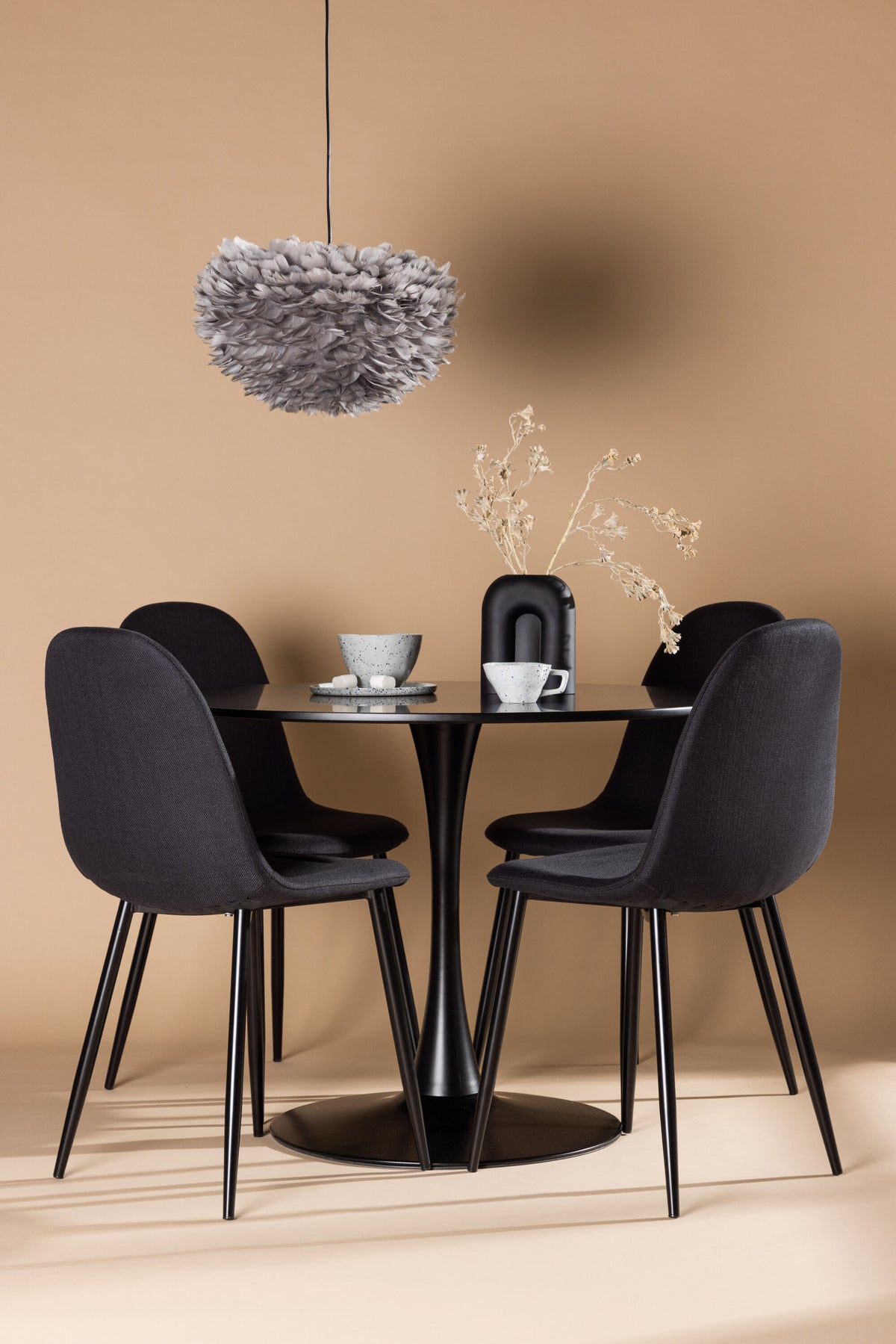 Glade Matbord med Polar Stolarna – Bord: ⌀100 Stol: 53x87x44