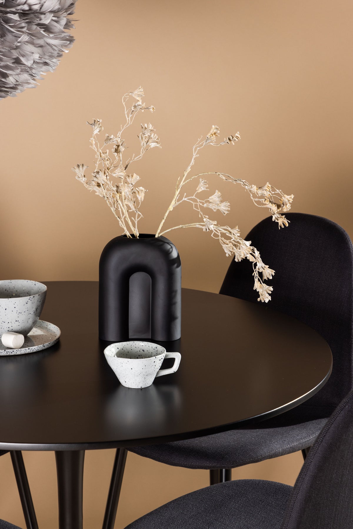 Glade Matbord med Polar Stolarna – Bord: ⌀100 Stol: 53x87x44