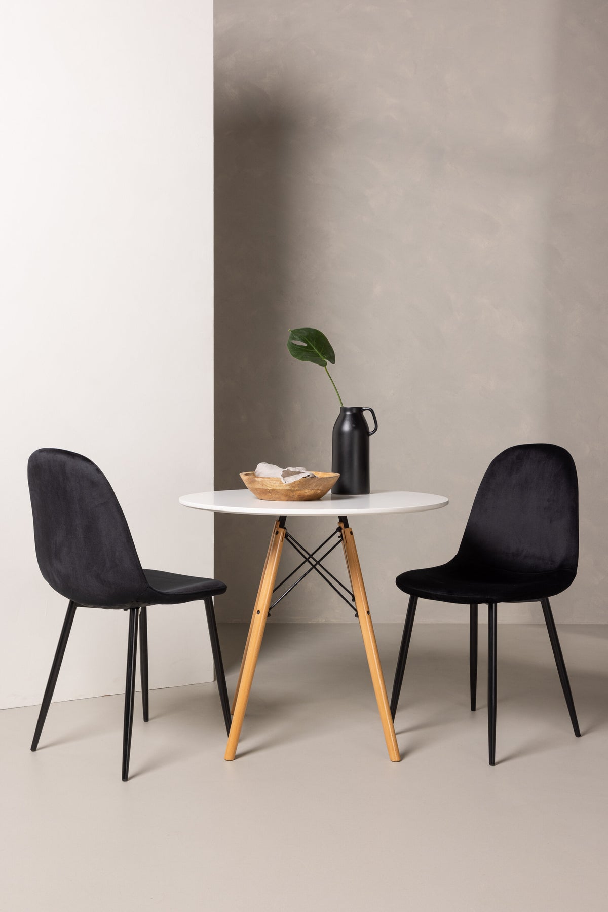 Danburi Matbord med Polar Stolarna – Bord: ⌀60 Stol: 53,3x88x42,5
