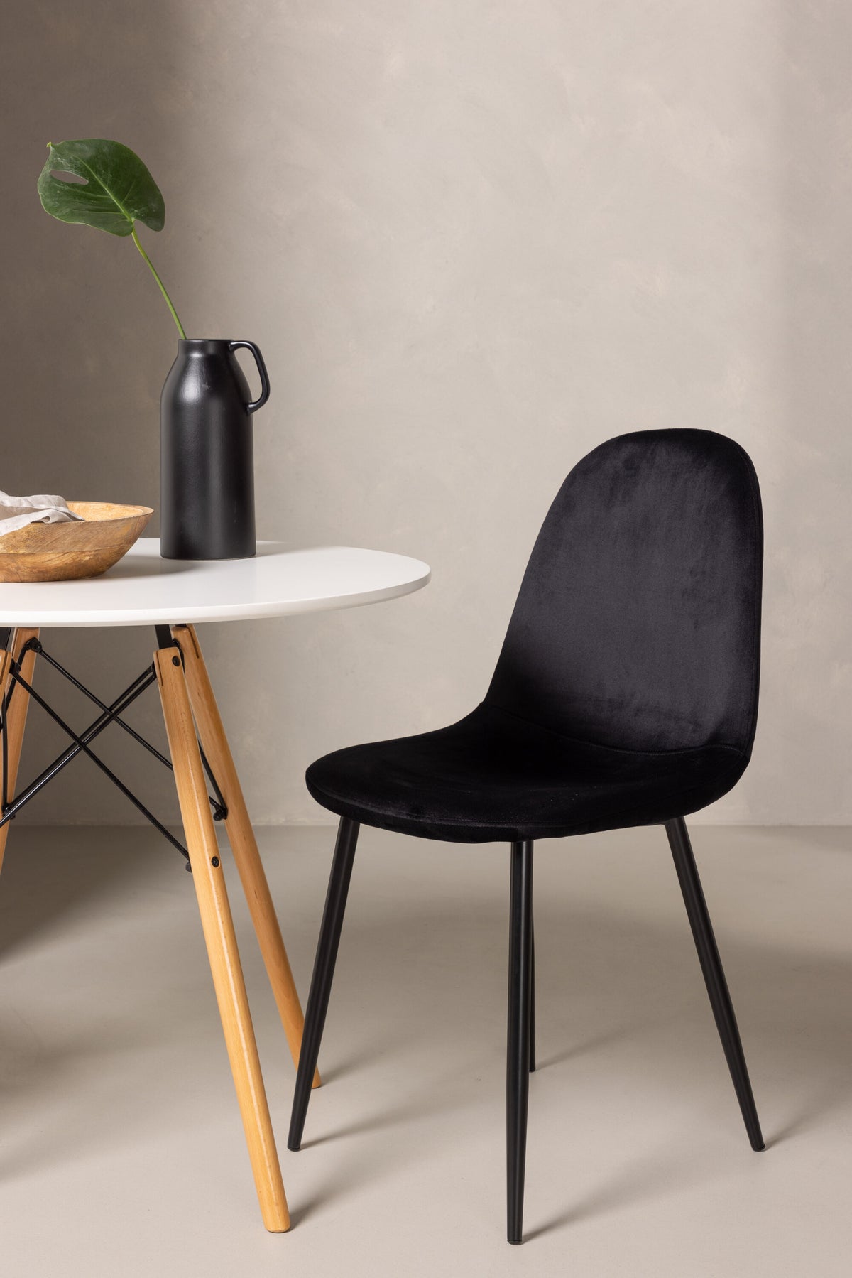 Danburi Matbord med Polar Stolarna – Bord: ⌀60 Stol: 53,3x88x42,5