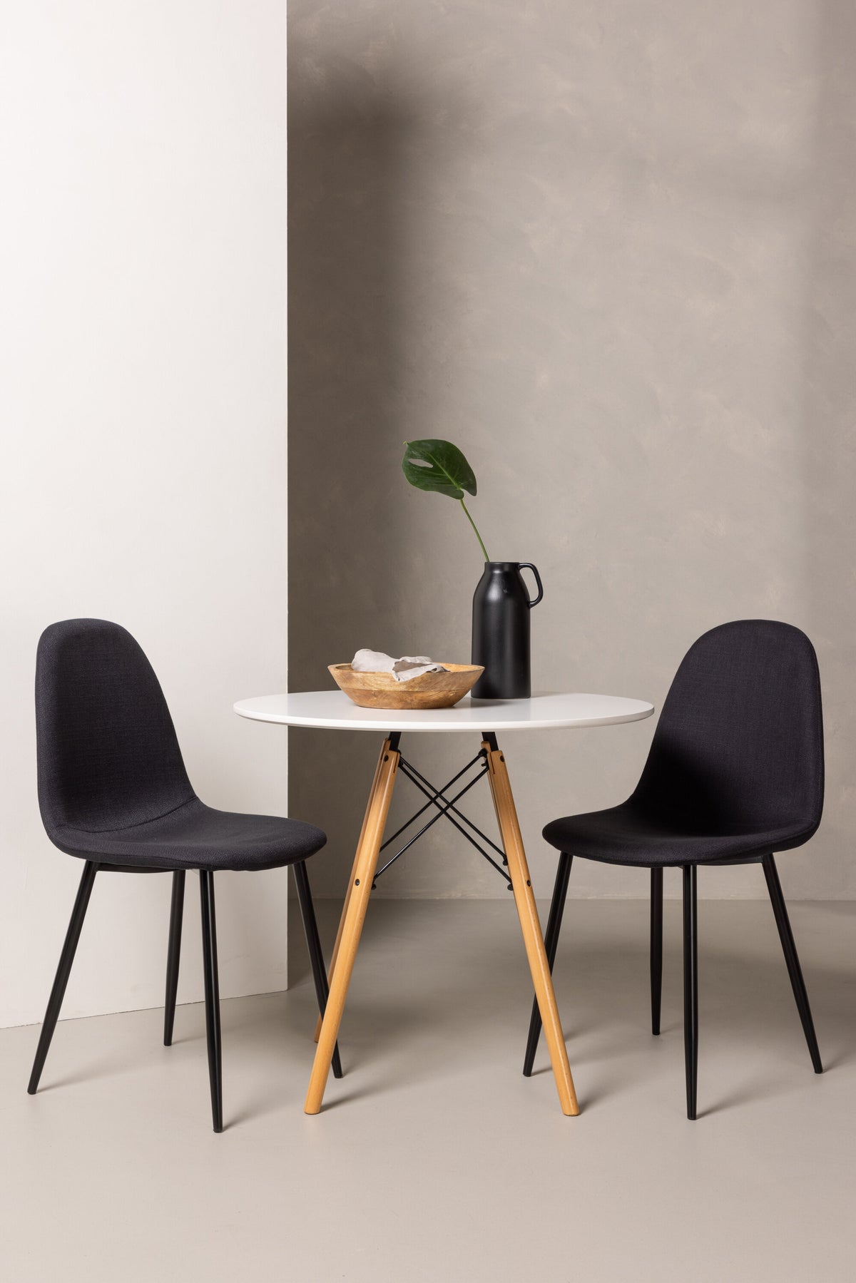 Danburi Matbord med Polar Stolarna – Bord: ⌀60 Stol: 53x87x44