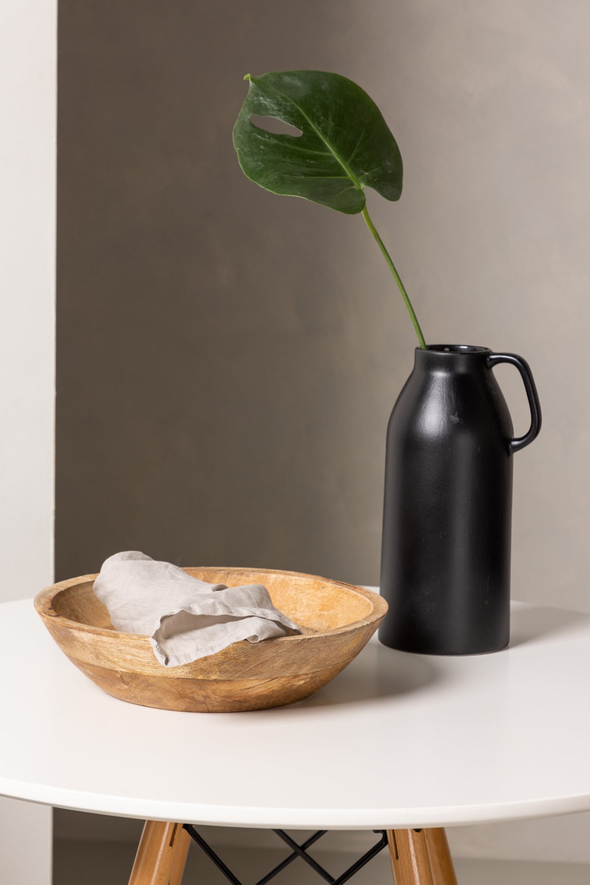Danburi Matbord med Polar Stolarna – Bord: ⌀60 Stol: 53x87x44