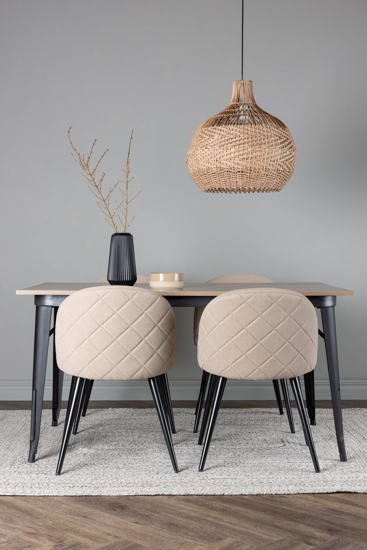 Tempe Matbord med Velvet Stolarna – Bord: 75x140x80 Stol: 57x76,5x50