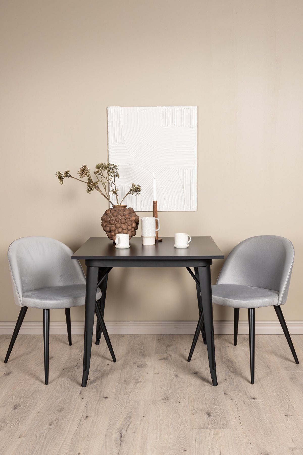 Tempe Matbord med Velvet Stolarna – Bord: 75x80x80 Stol: 57x76,5x50