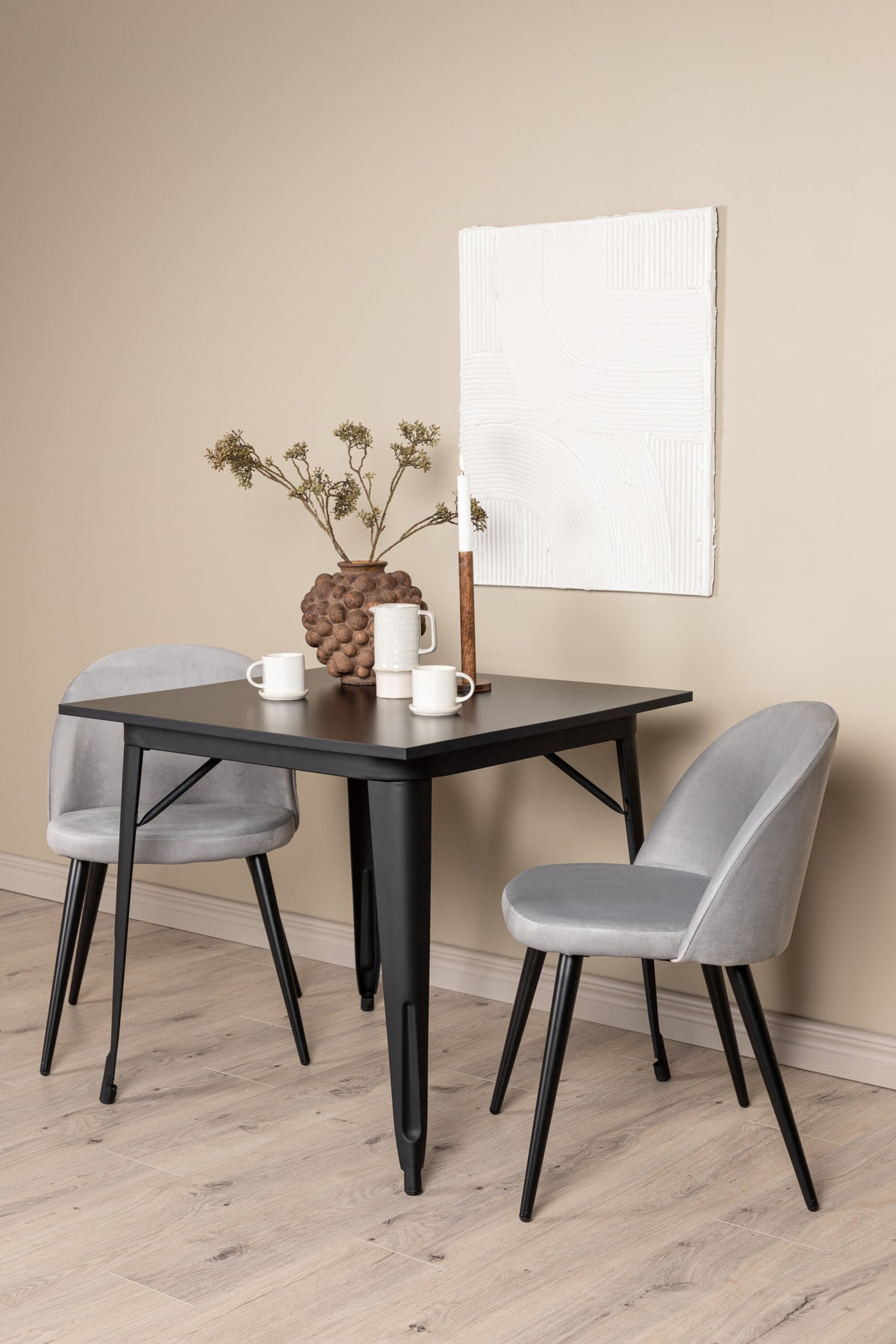 Tempe Matbord med Velvet Stolarna – Bord: 75x80x80 Stol: 57x76,5x50