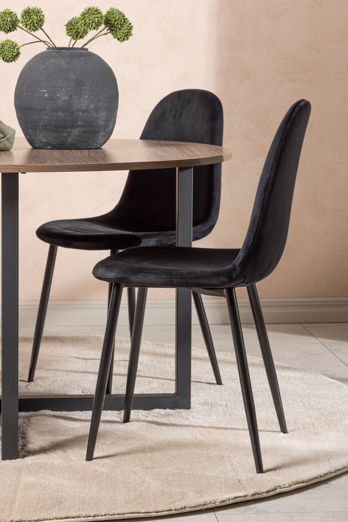 Durango Matbord med Polar Stolarna – Bord: ⌀120 Stol: 53,3x88x42,5