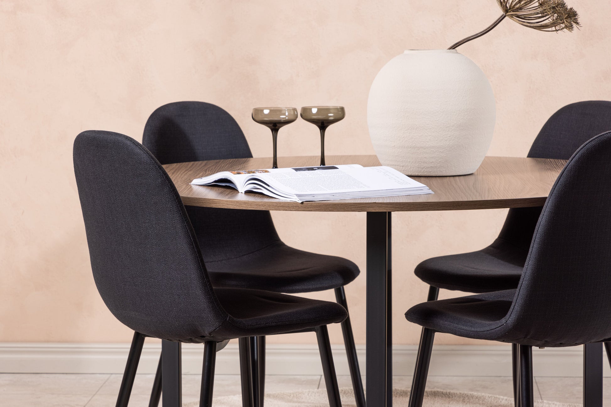 Durango Matbord med Polar Stolarna – Bord: ⌀120 Stol: 53x87x44