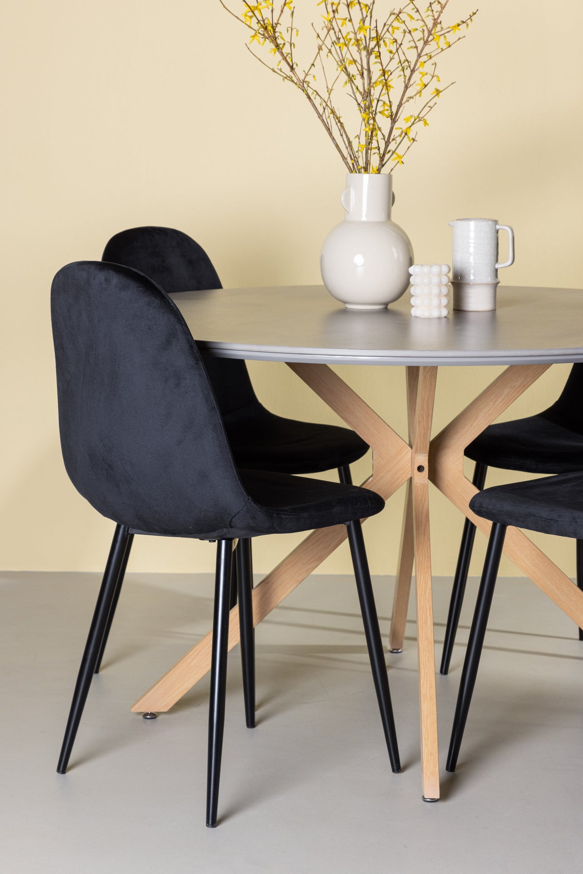 Piazza Matbord med Polar Stolarna – 120x120