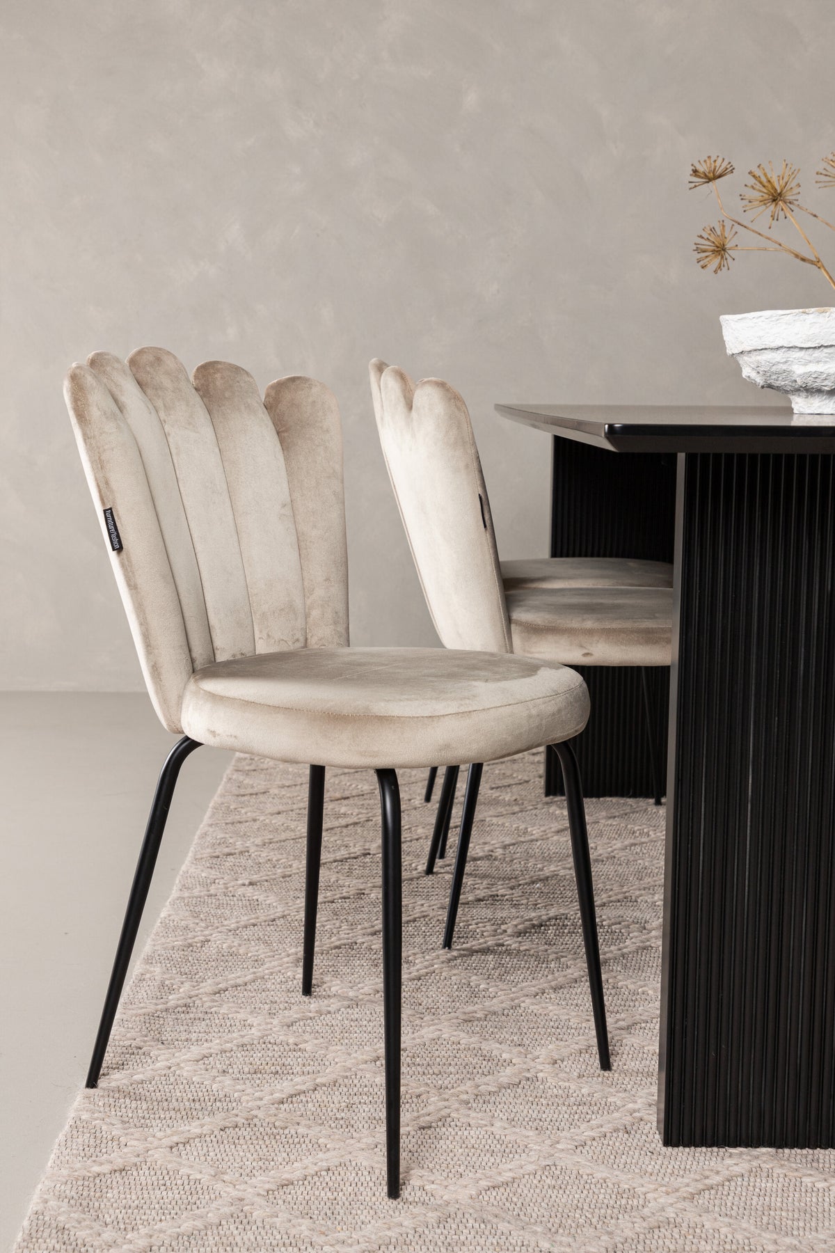 Vail Matbord med Limhamn Stolarna – Bord: 75x200x100 Stol: 42x82x44