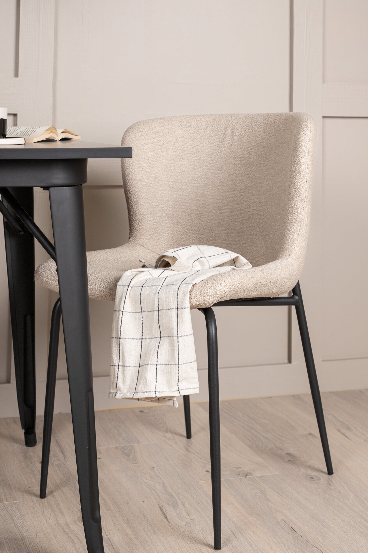 Tempe Matbord med Modesto Stolarna Matgrupp
