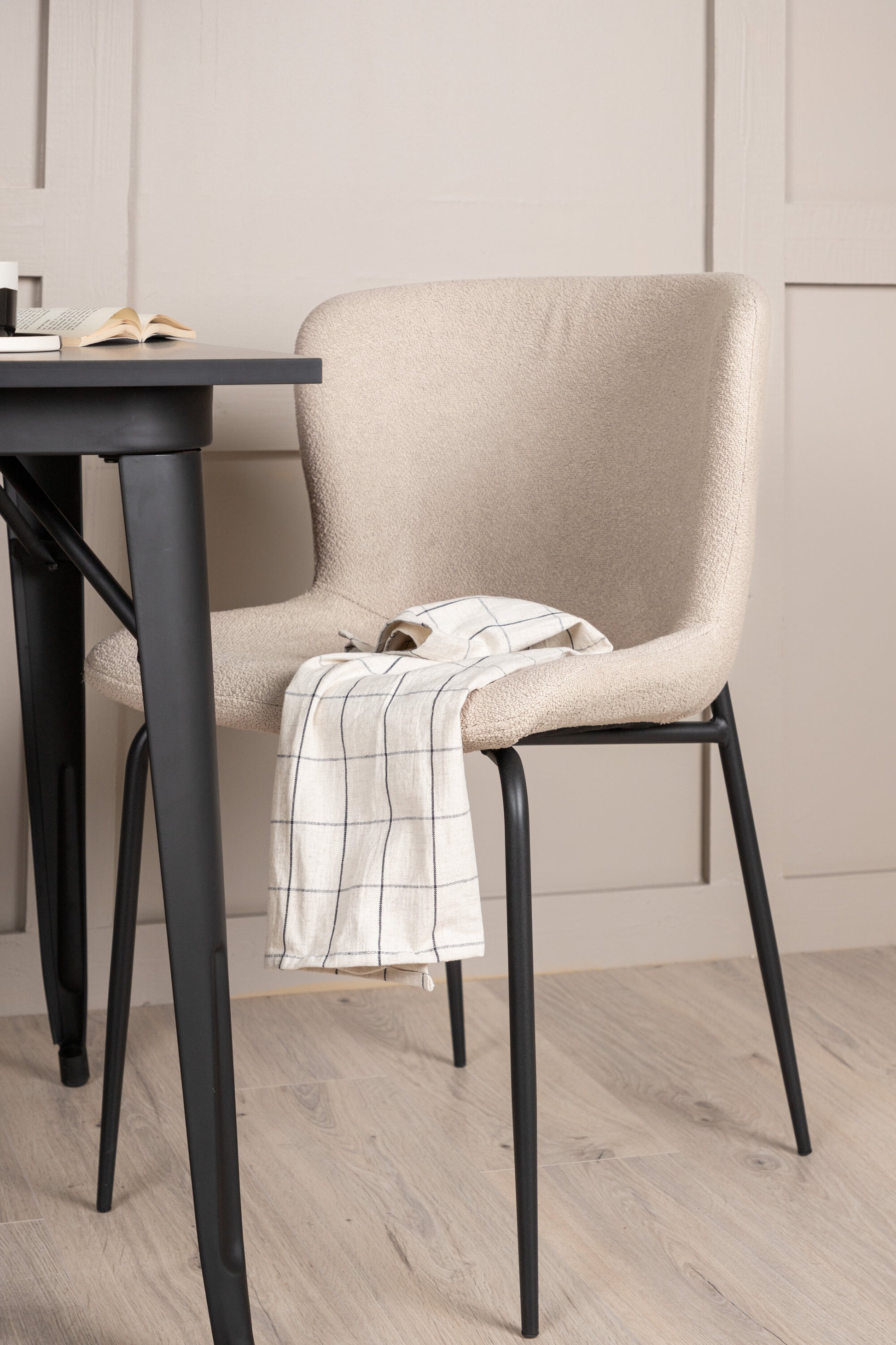 Tempe Matbord med Modesto Stolarna Matgrupp