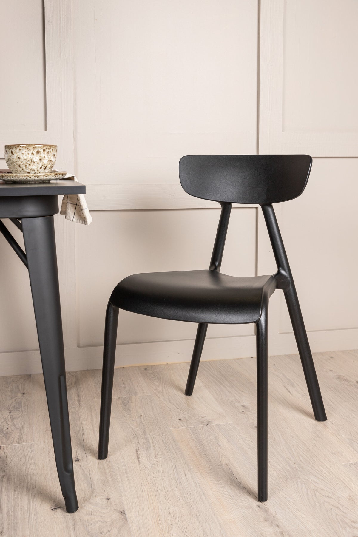 Tempe Matbord med Ursholmen Stolarna – 80x80