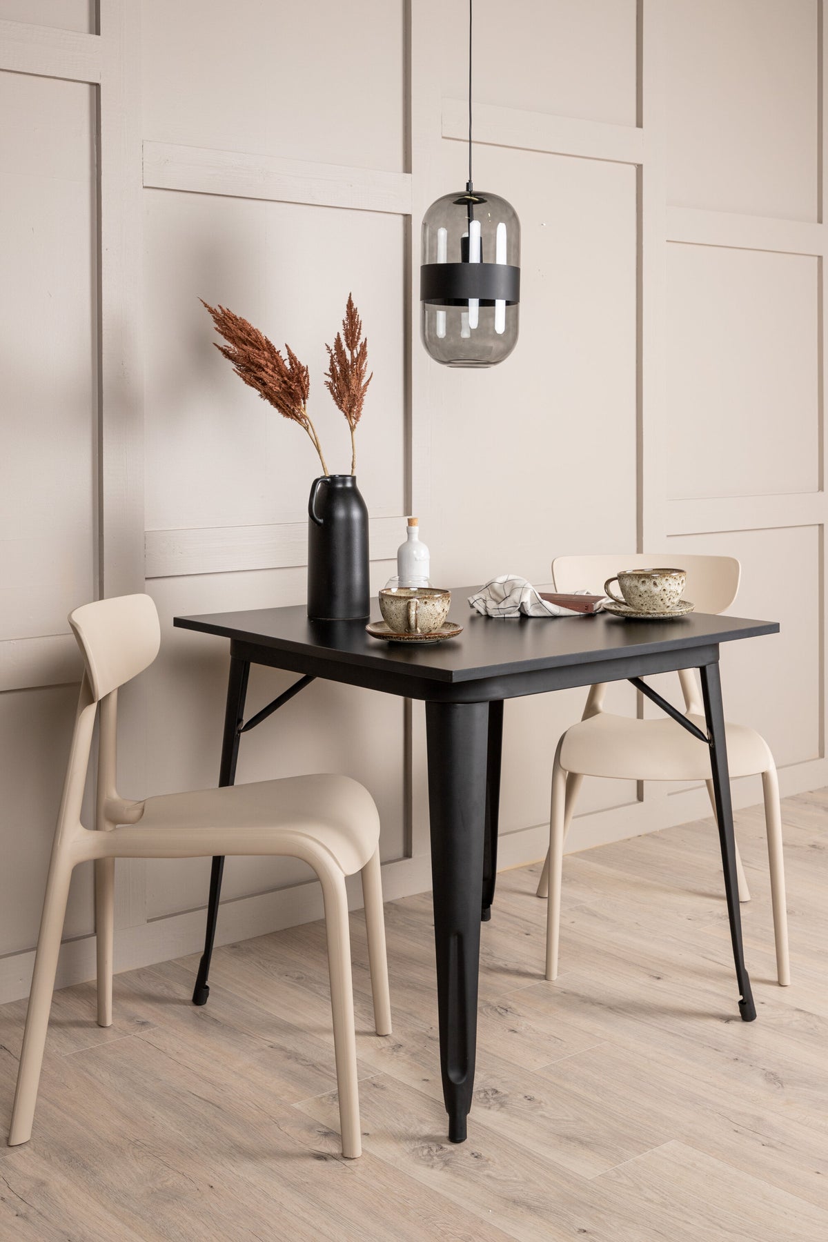 Tempe Matbord med Ursholmen Stolarna – 80x80