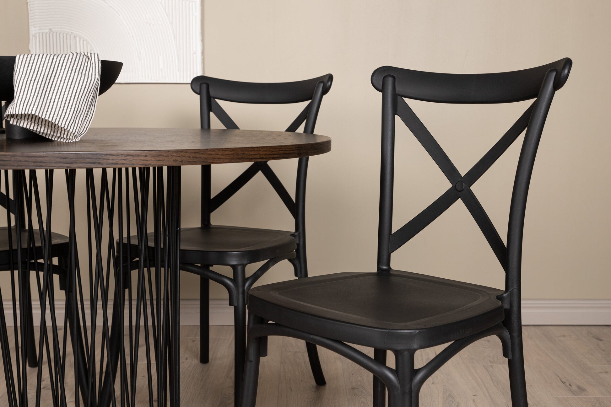 Stone Matbord med Crosett Stolarna Matgrupp