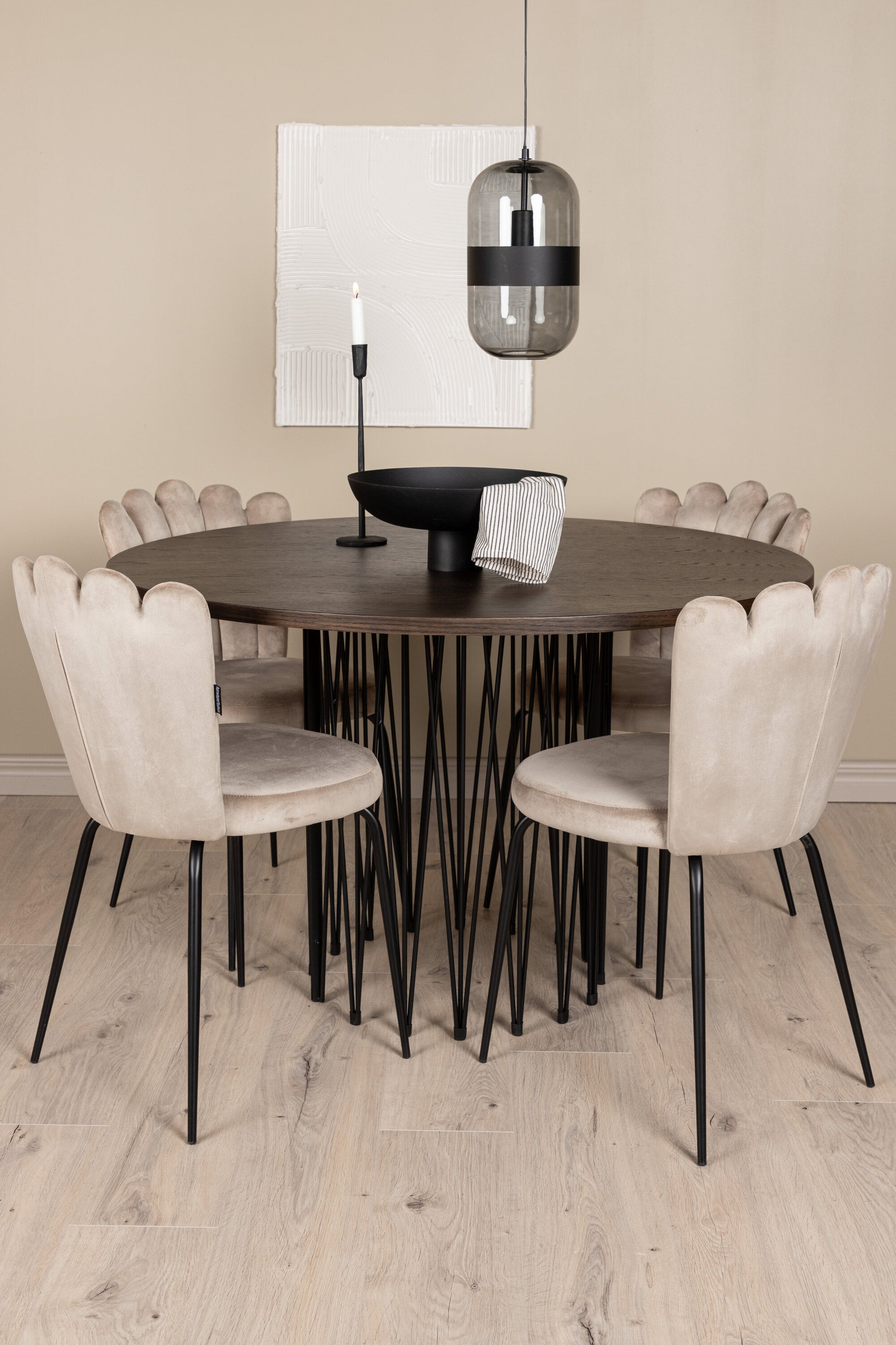 Stone Matbord med Limhamn Stolarna – Bord: ⌀120 Stol: 42x82x44