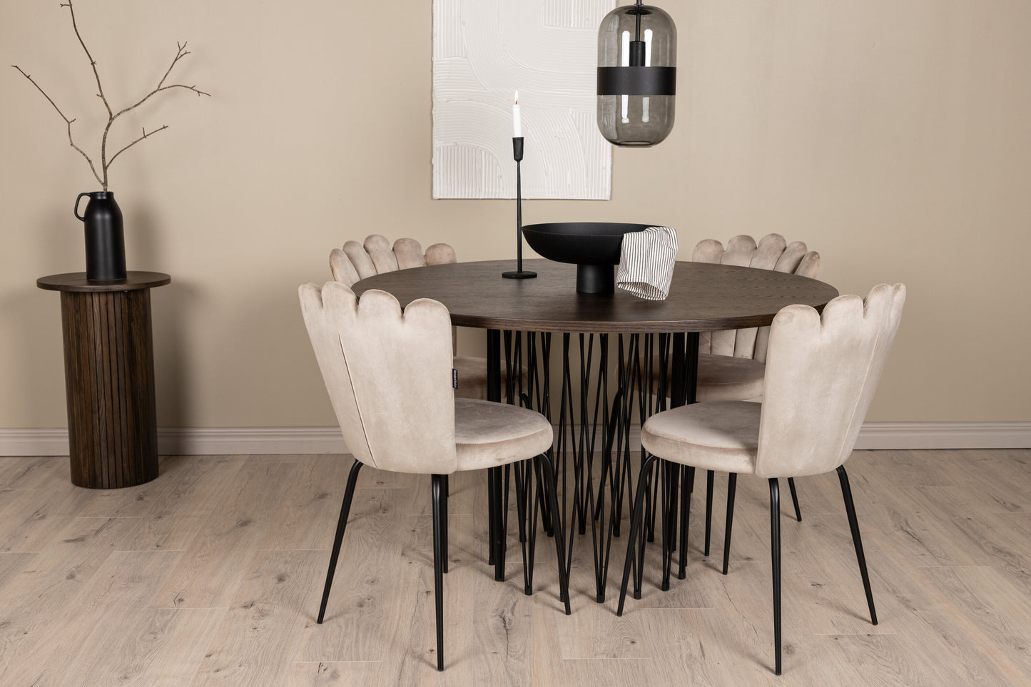 Stone Matbord med Limhamn Stolarna – Bord: ⌀120 Stol: 42x82x44