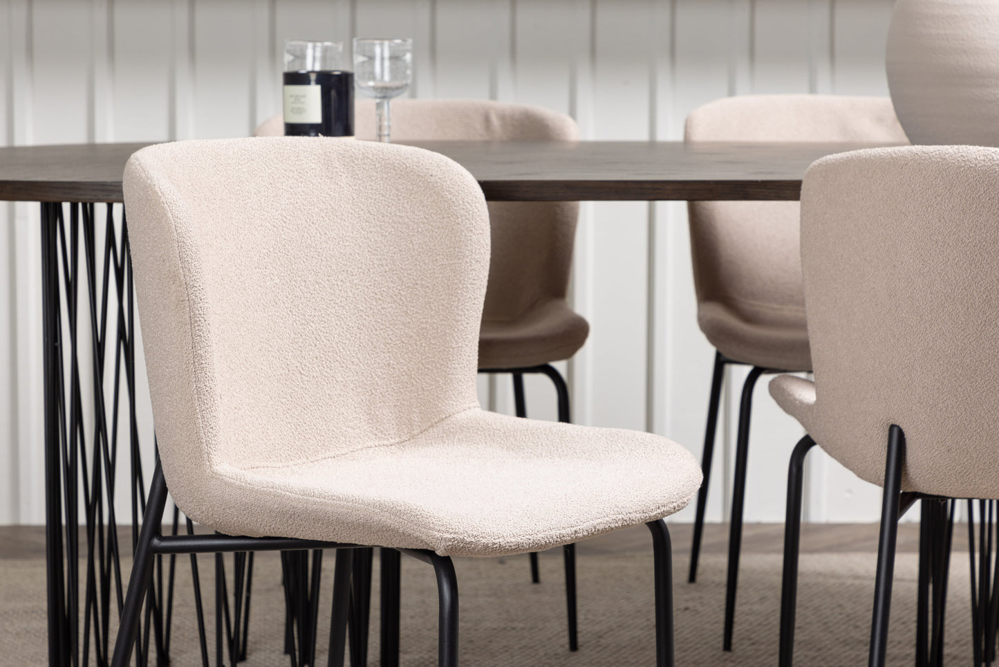 Stone Matbord med Modesto Stolarna Matgrupp