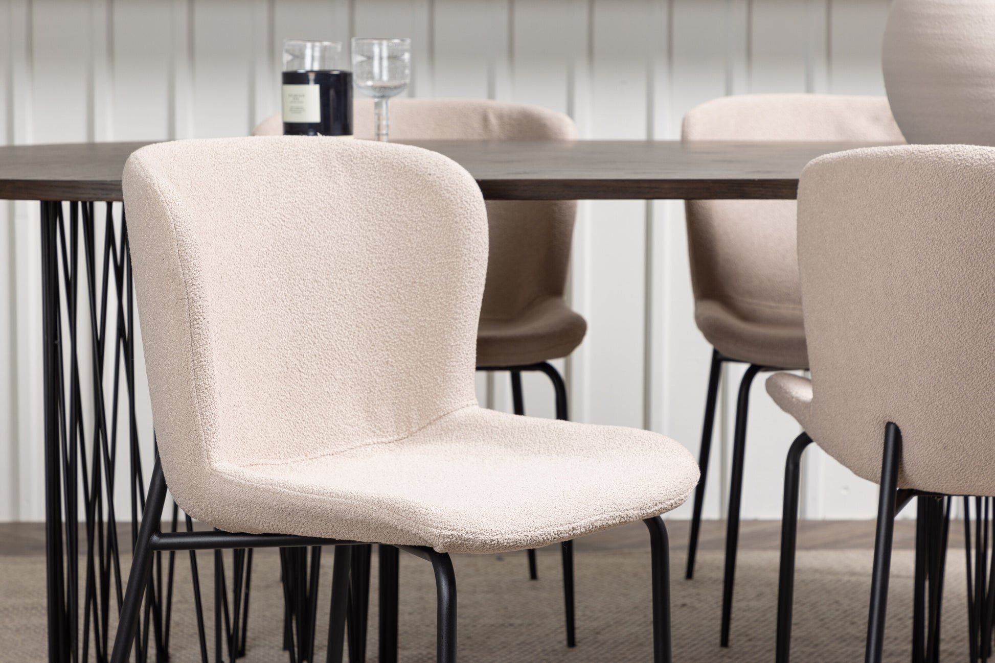 Stone Matbord med Modesto Stolarna Matgrupp