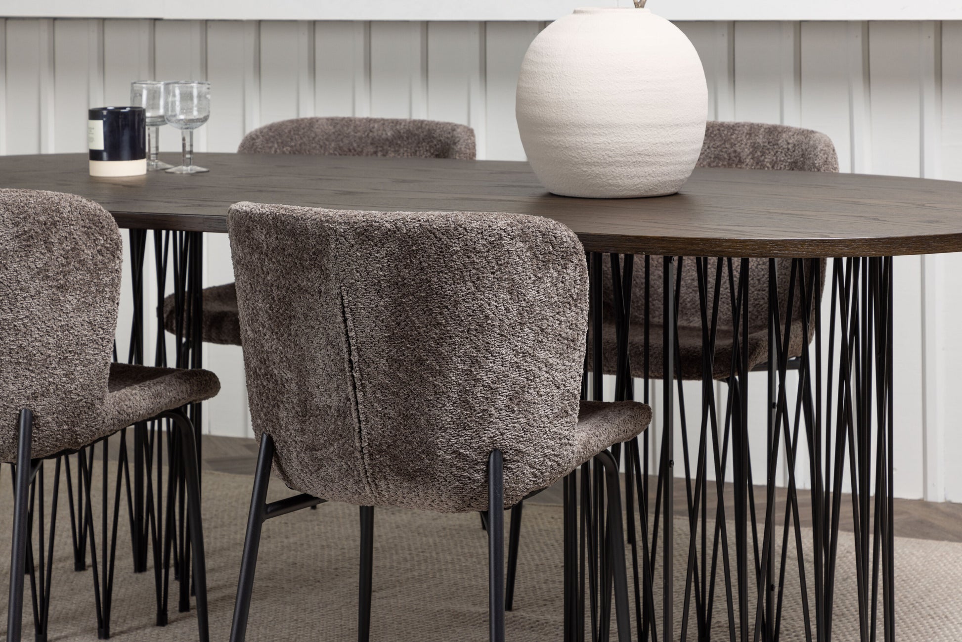 Stone Matbord med Modesto Stolarna Matgrupp